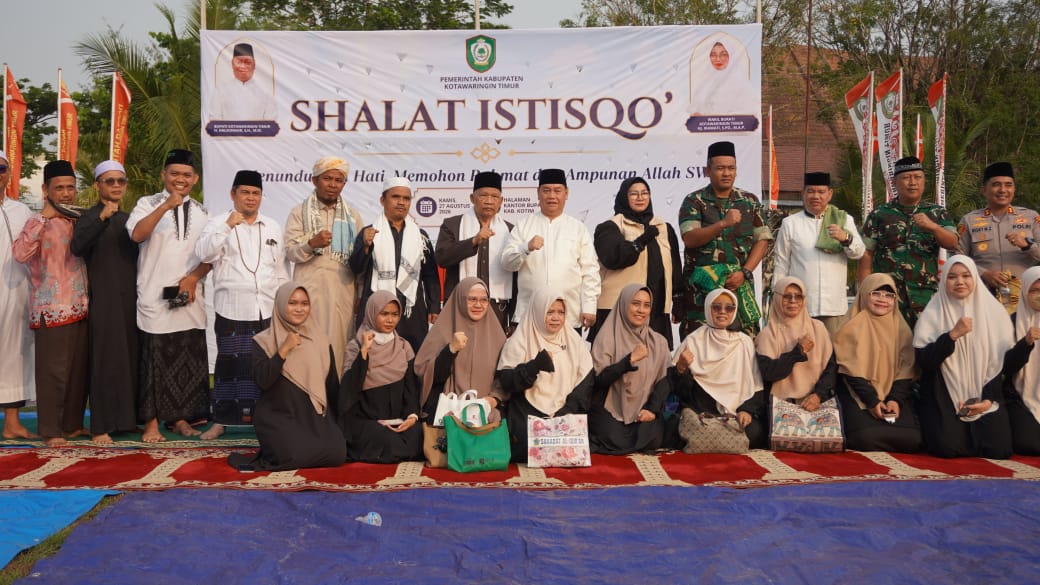 Komandan Kodim 1015/Sampit serta Anggota Kodim 1015/Spt Ikuti Sholat Istisqa 