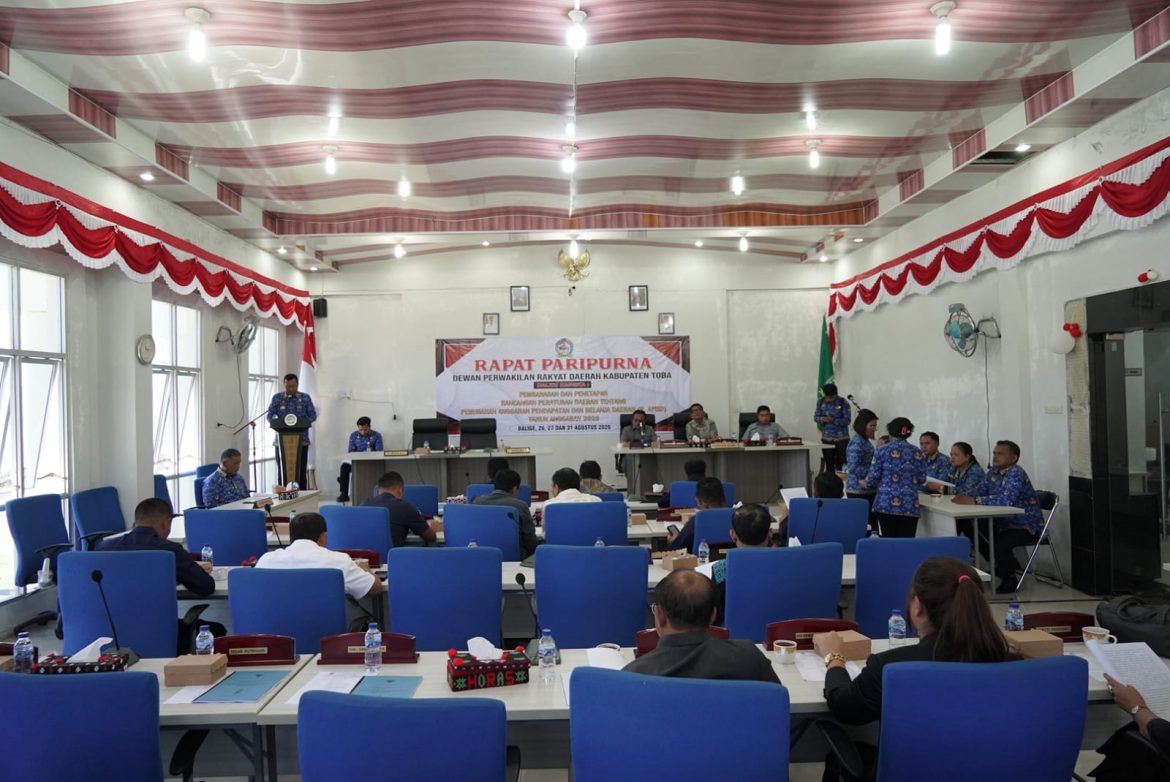 Bupati Toba Sampaikan Nota Jawaban atas Pandangan Fraksi DPRD terhadap P-APBD 2026