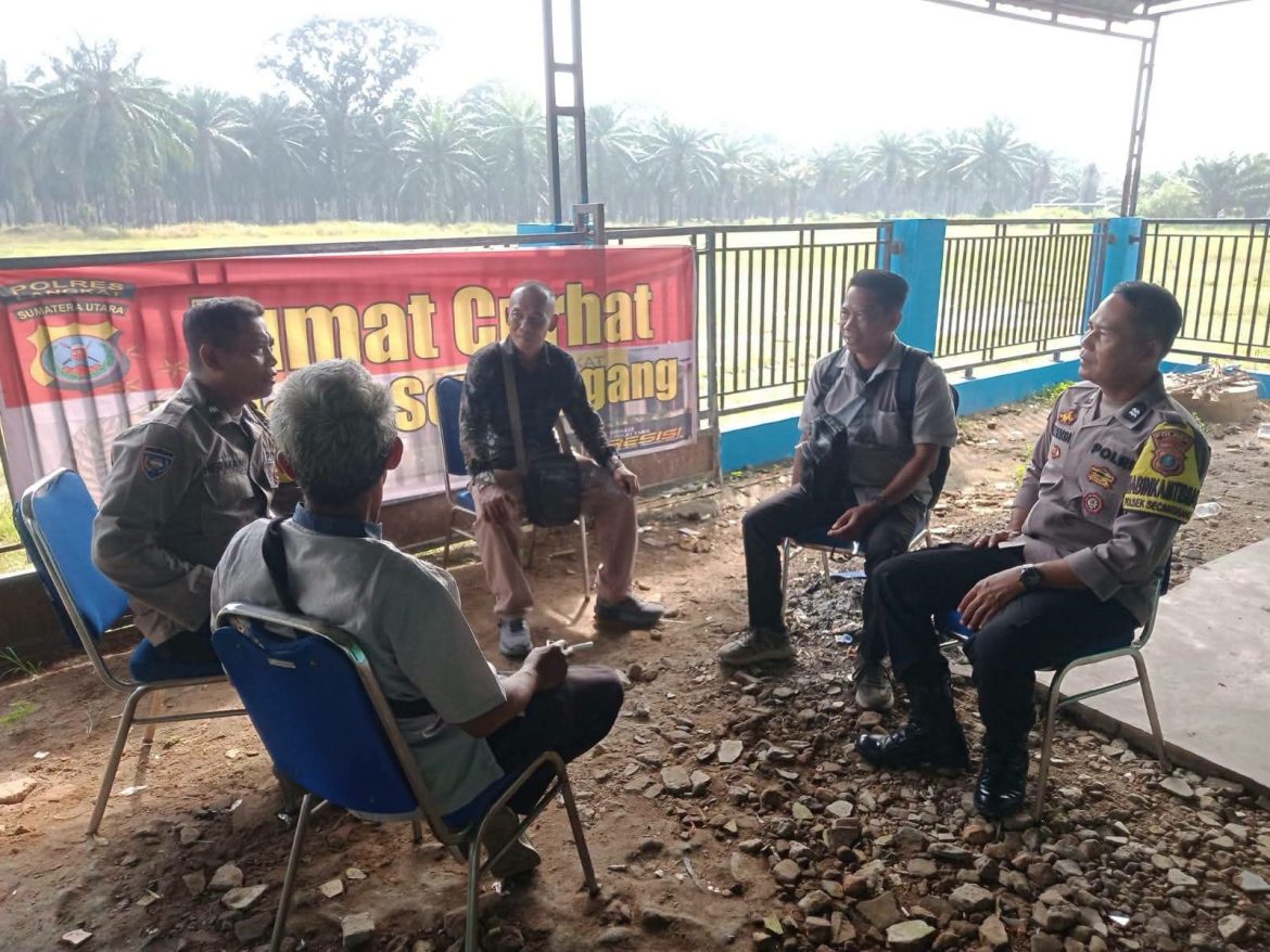Bhabinkamtibmas Polsek Secanggang Laksanakan Jum’at Curhat Bersama Masyarakat, Jaga Kamtibmas Tetap Kondusif.