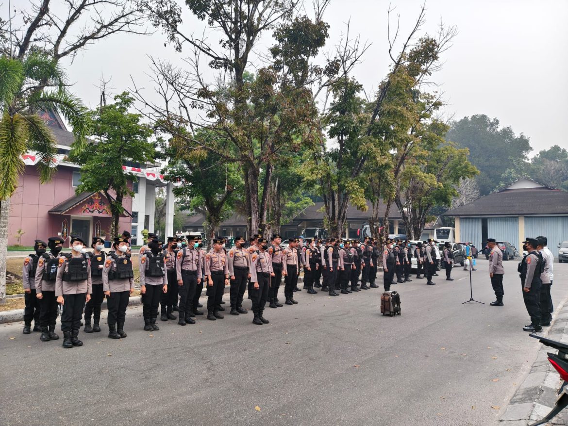 Polresta Palangka Raya Gelar Apel Kesiapan Pam Aksi Damai di Kantor Gubernur Kalteng 