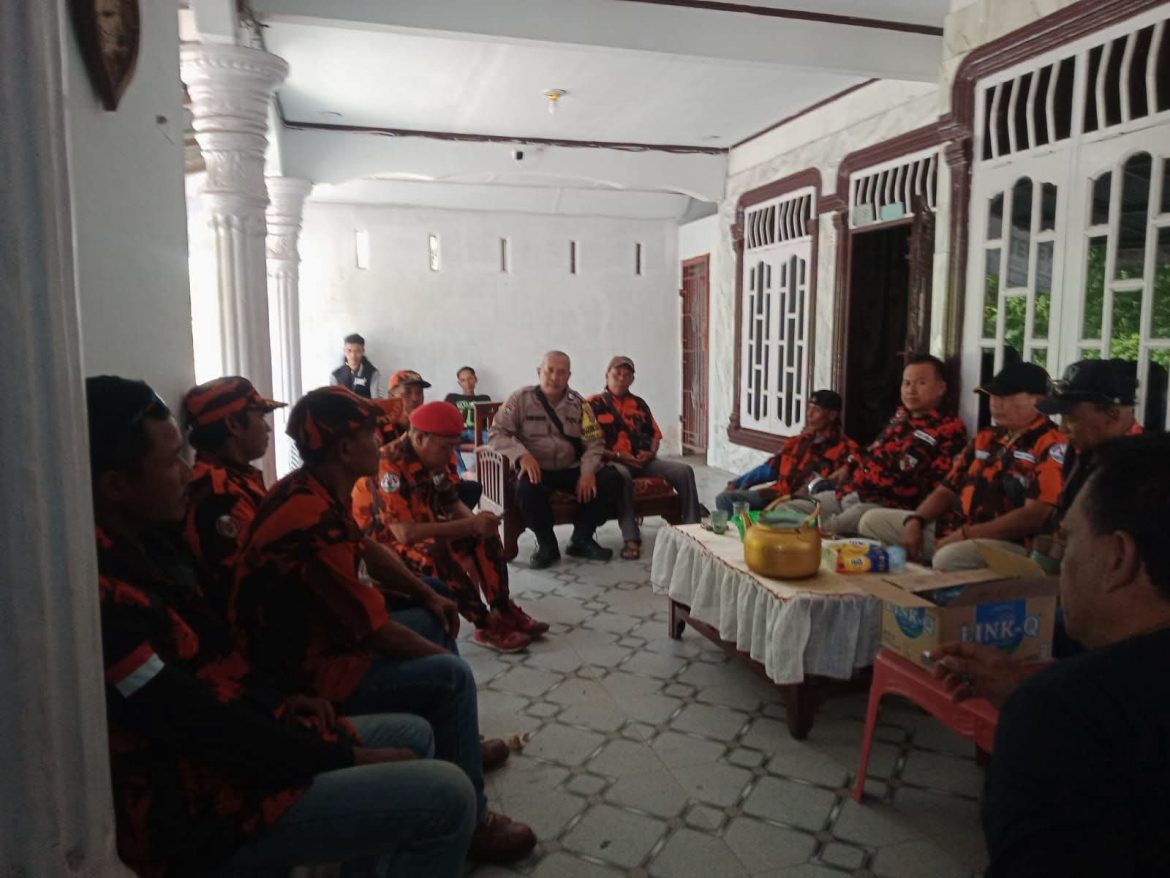 Bhabinkamtibmas Desa Secanggang Jalin Silaturahmi dengan Organisasi Kepemudaan PP Kecamatan Secanggang.