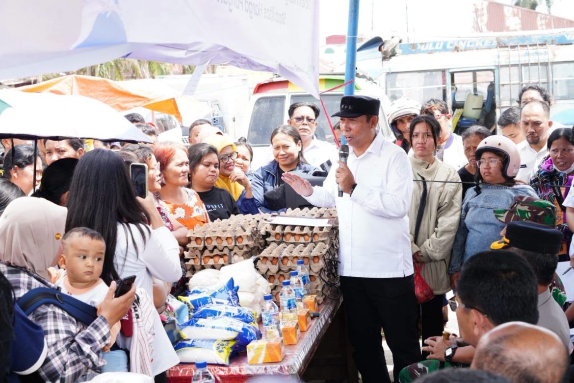 Tekan Inflasi dan Jaga Stabilitas Harga, Bupati Taput Buka Gerakan Pangan Murah di Pasar Tarutung  ‎