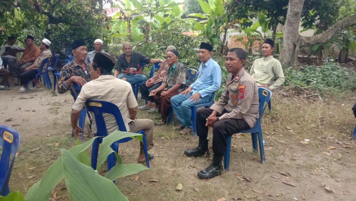 Personel Polsek Secanggang Laksanakan Takziah ke Rumah Duka Warga Desa Kebun Kelapa