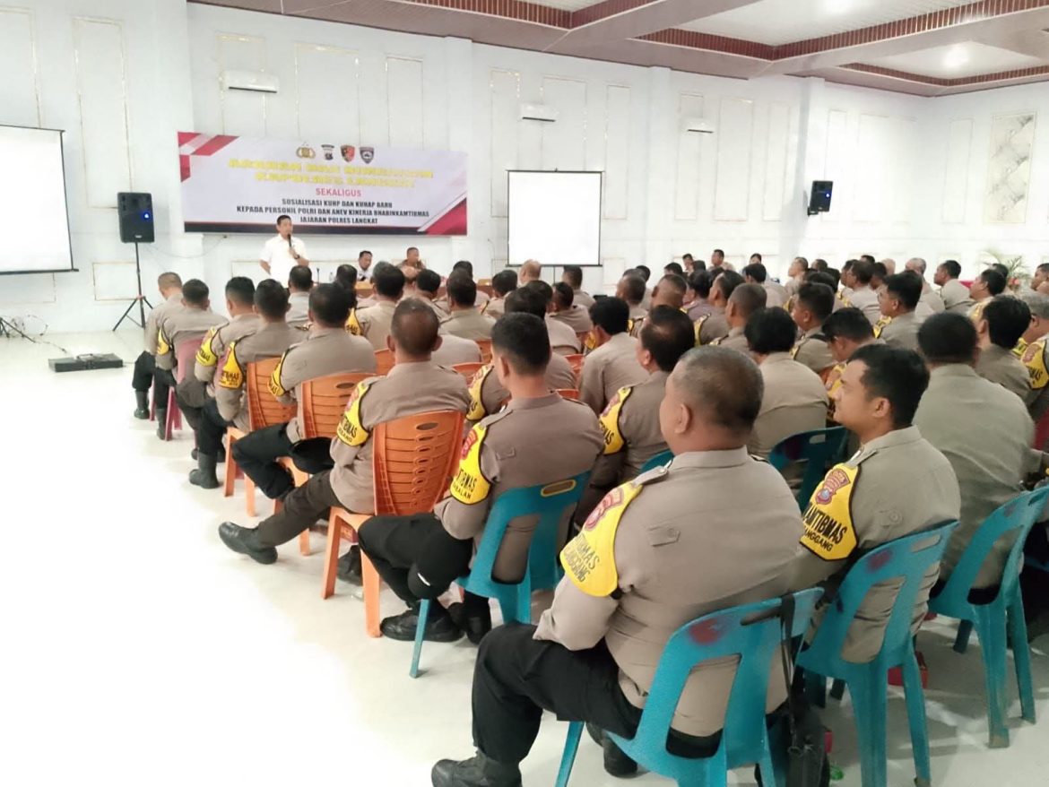Kanit Binmas Polsek Secanggang Bersama Bhabinkamtibmas Ikuti Arahan Kapolres Langkat Terkait Tugas dan Sosialisasi KUHP-KUHAP Baru.