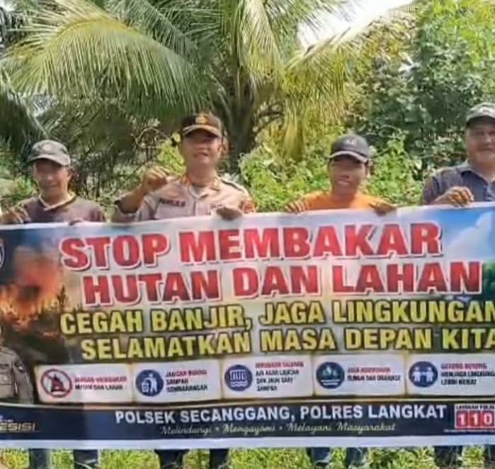 Polsek Secanggang Sosialisasikan STOP KARHUTLA, Imbau Masyarakat Cegah Kebakaran Lingkungan.