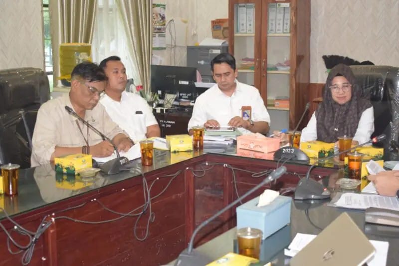 Foto Rapat dengar pendapat(RDP) Komisi lll bersama sejumlah instansi.