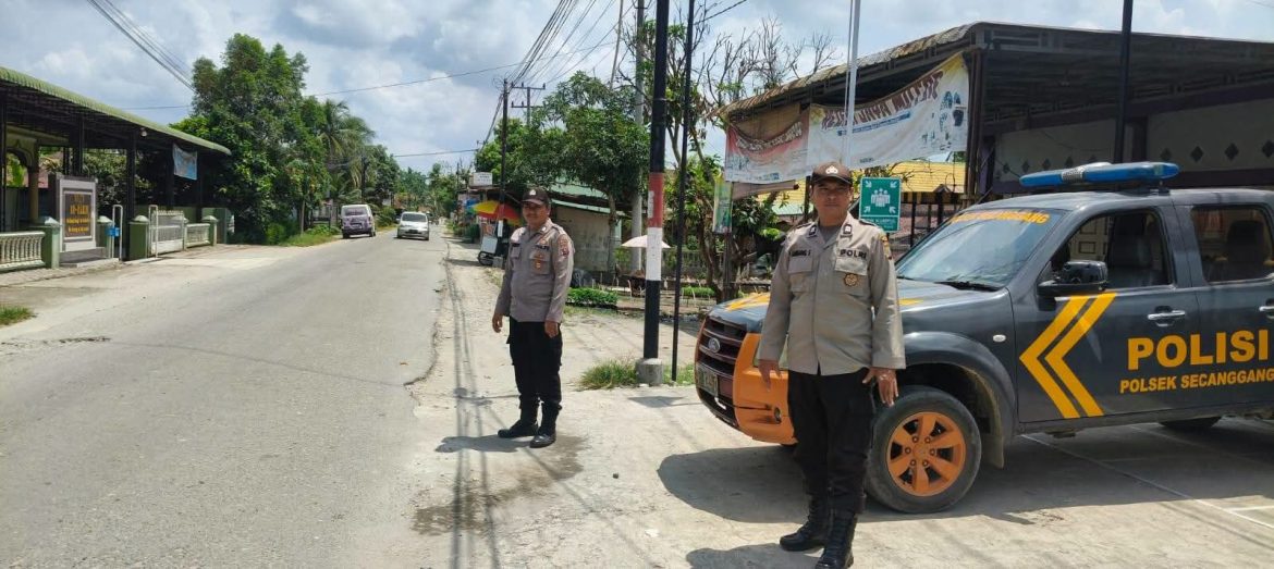 Polsek Secanggang Gelar Patroli di Jalan Umum Desa Suka Mulia, Cegah Kejahatan Jalanan.