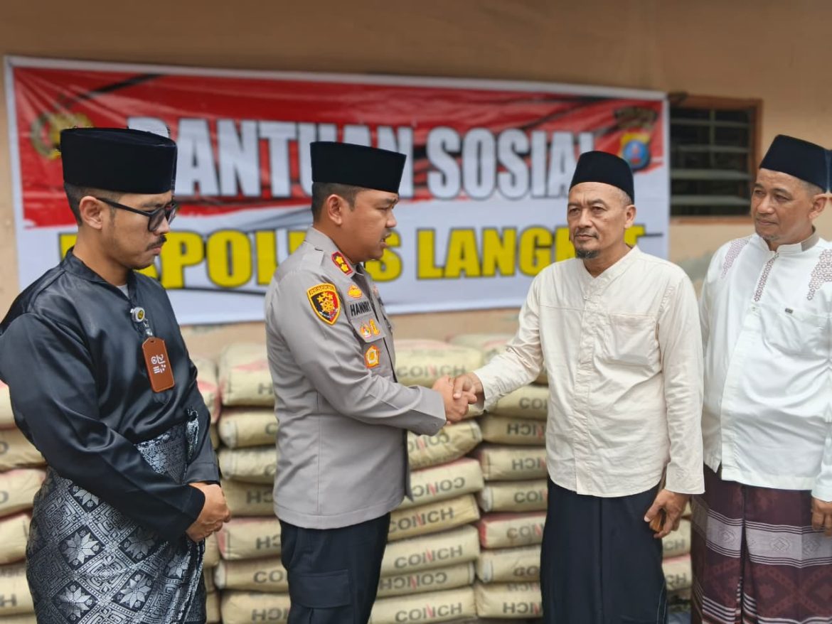 Kapolres Langkat Salurkan Bantuan Material untuk Pembangunan Mesjid Al-lkhlas.