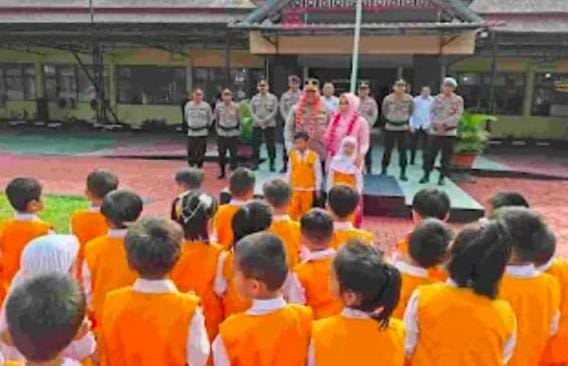 Kapolres Pasaman Sambut Hangat Kunjungan TK Kemala Bhayangkari 08: Tanamkan Cinta Polri dan Nilai Kedisiplinan Sejak Dini   
