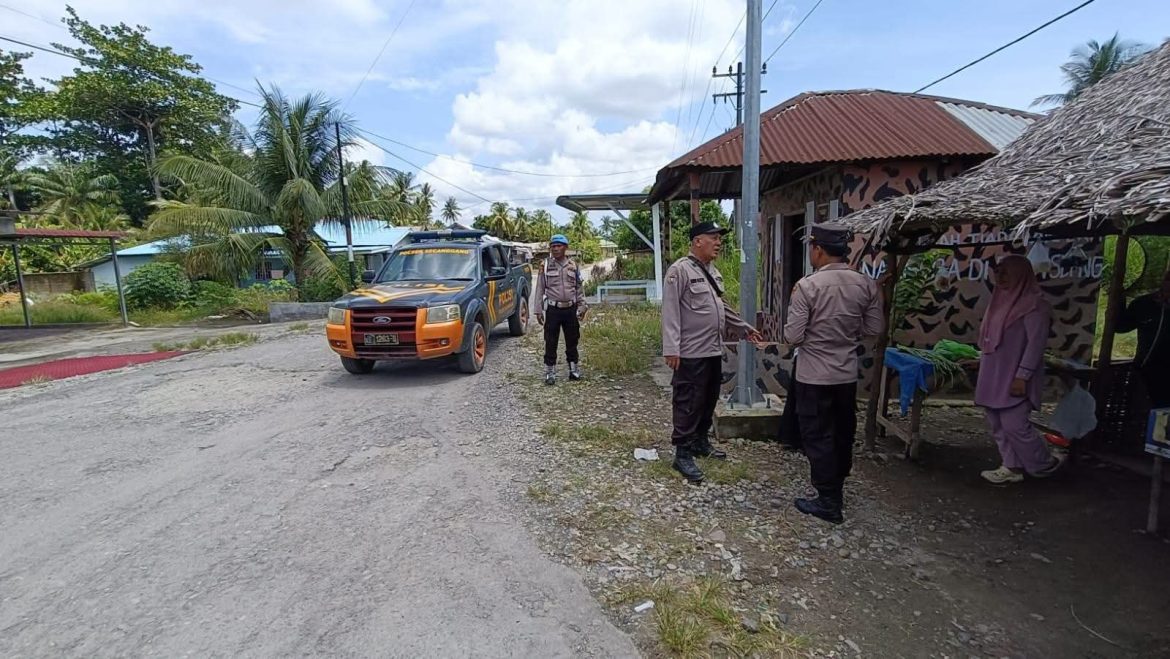 Kapolsek Secanggang Bersama Personel Gelar Patroli Dialogis, Pererat Silaturahmi dengan Warga.