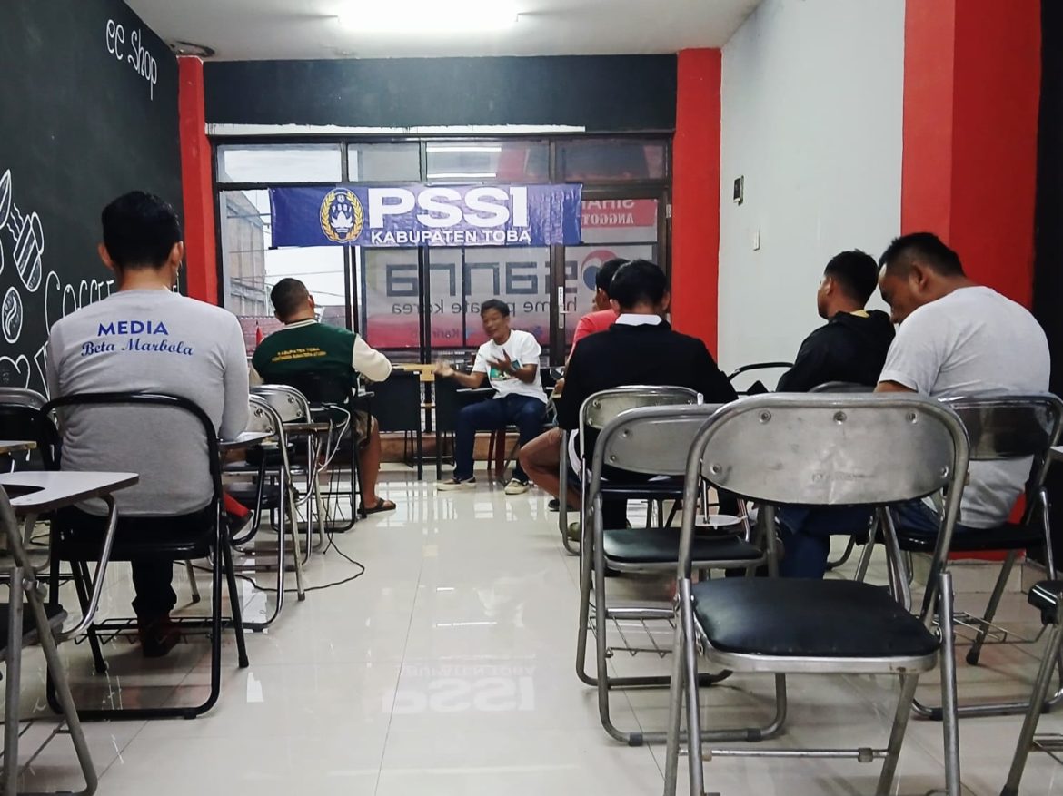 Bangkitkan Sepak Bola Usia Dini, Plt Ketua Askab PSSI Toba Koko Siagian Gelar Silaturahmi dengan SSB Se-Toba