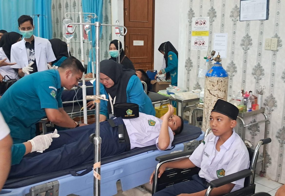 PULUHAN SISWA MTSN 2 KISARAN DIDUGA KERACUNAN MBG, LBH MEDAN: PRESIDEN PRABOWO HARUS HENTIKAN MBG SEGERA, JANGAN TUNGGU ADA KORBAN JIWA BARU DIHENTIKAN & DESAK POLDA SUMUT LAKUKAN PENYELIDIKAN DAN PENYIDIKAN