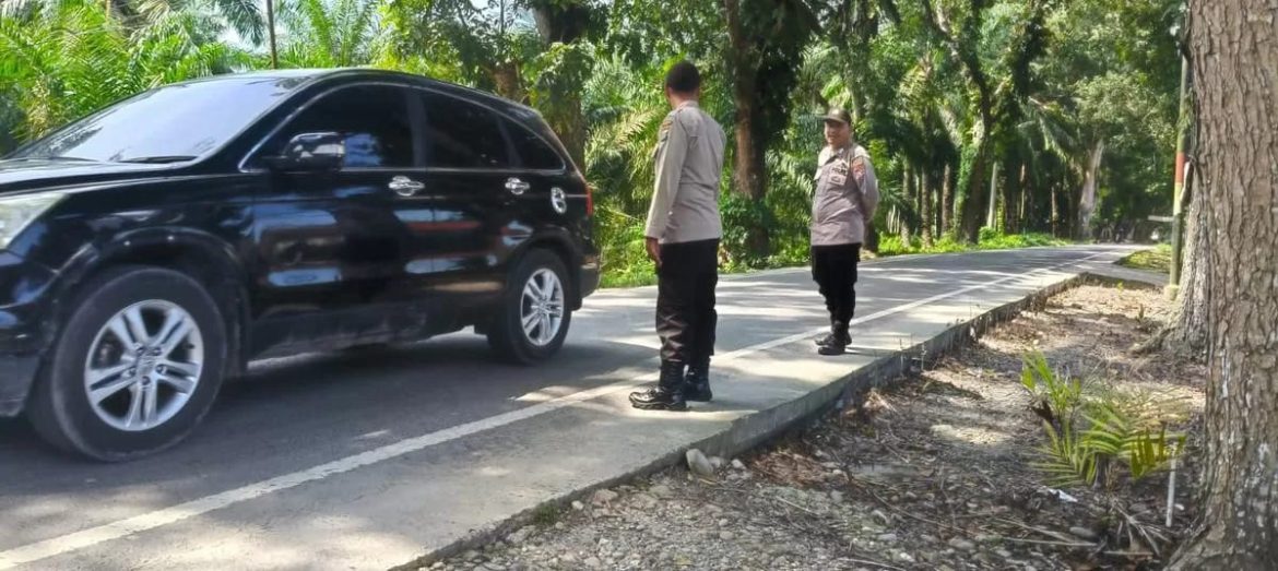 Kapolsek Secanggang Bersama Personel Laksanakan Patroli di Desa Cinta Raja, Jaga Kamtibmas.