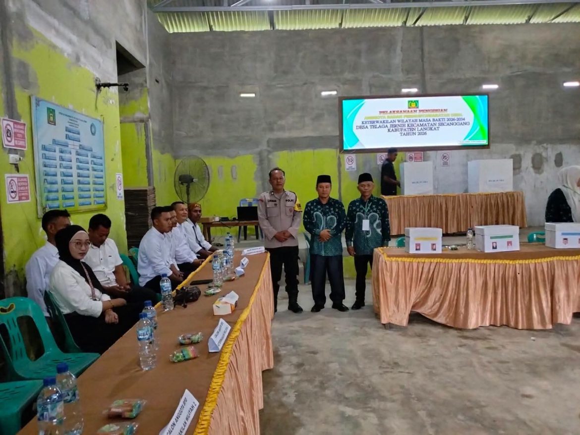 Bhabinkamtibmas dan Babinsa Kawal Pemilihan Anggota BPD di Tiga Desa Kecamatan Secanggang.