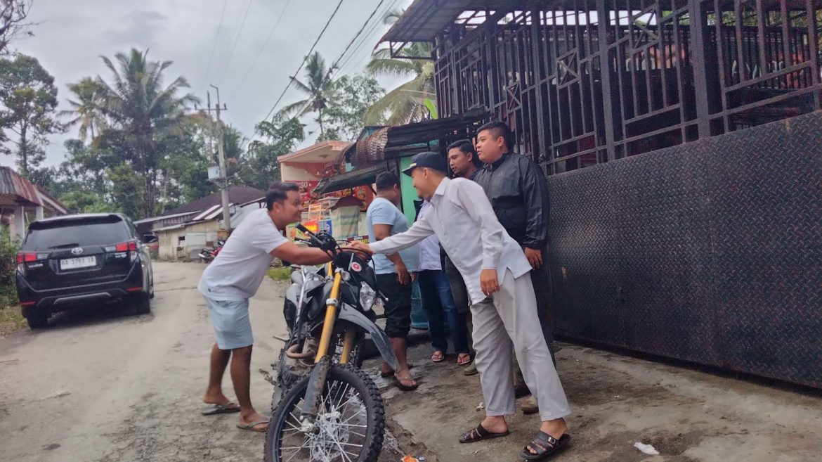 Ketua DPRD Pasaman Tinjau Banjir Bandang Dua Koto, Korban Masih Dalam Pencarian
