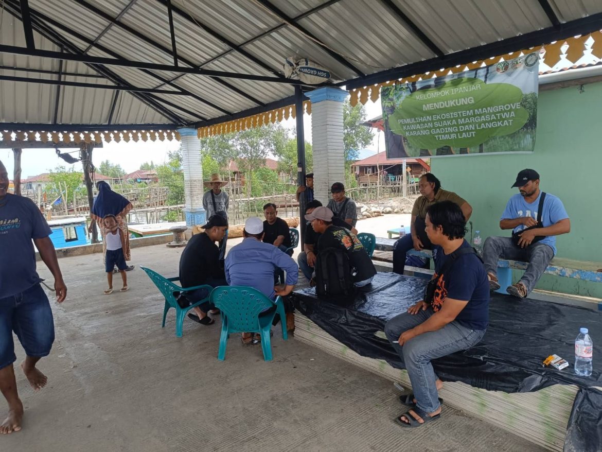 Polres Langkat Kunjungi Desa Jaring Halus, Bahas Informasi dan Perkembangan Desa.