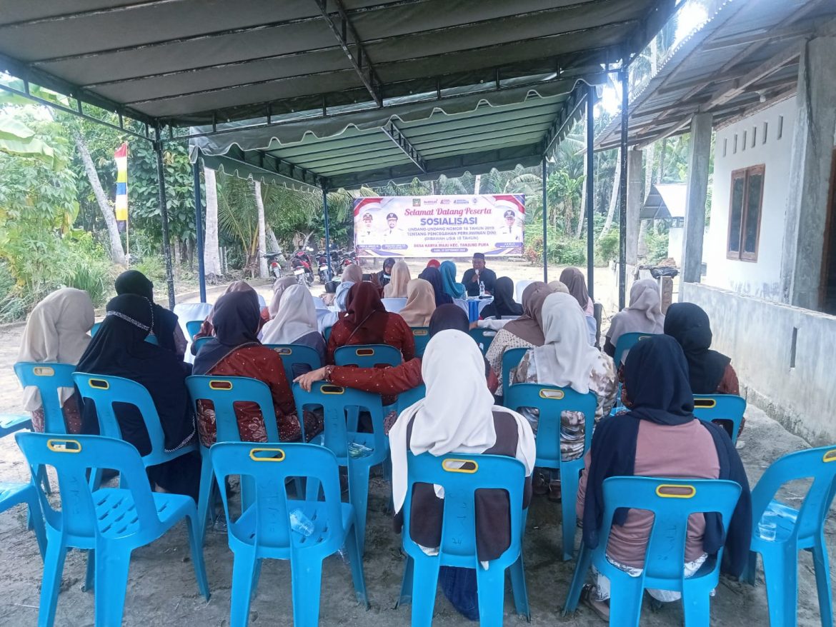 Anggota PKK Desa Karya Maju Gelar Kegiatan Edukasi Bersama Warga.