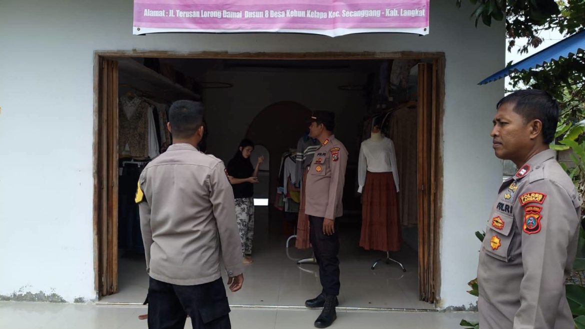 Kapolsek Secanggang Gelar Patroli Dialogis, Sampaikan Pesan Kamtibmas kepada Pelaku UMKM.