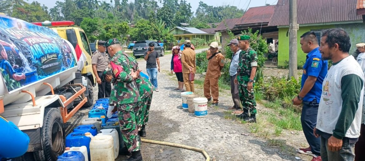 Kodim Simalungun Salurkan Air Bersih untuk Warga Raya Bosi