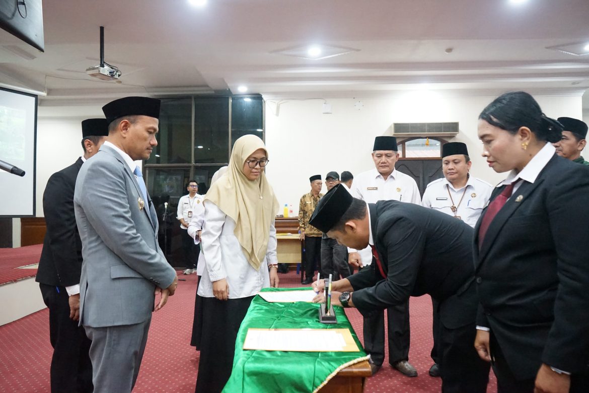 Wali Kota Tanjungbalai Lantik 12 Pejabat Pengawas dan Pejabat Fungsional 