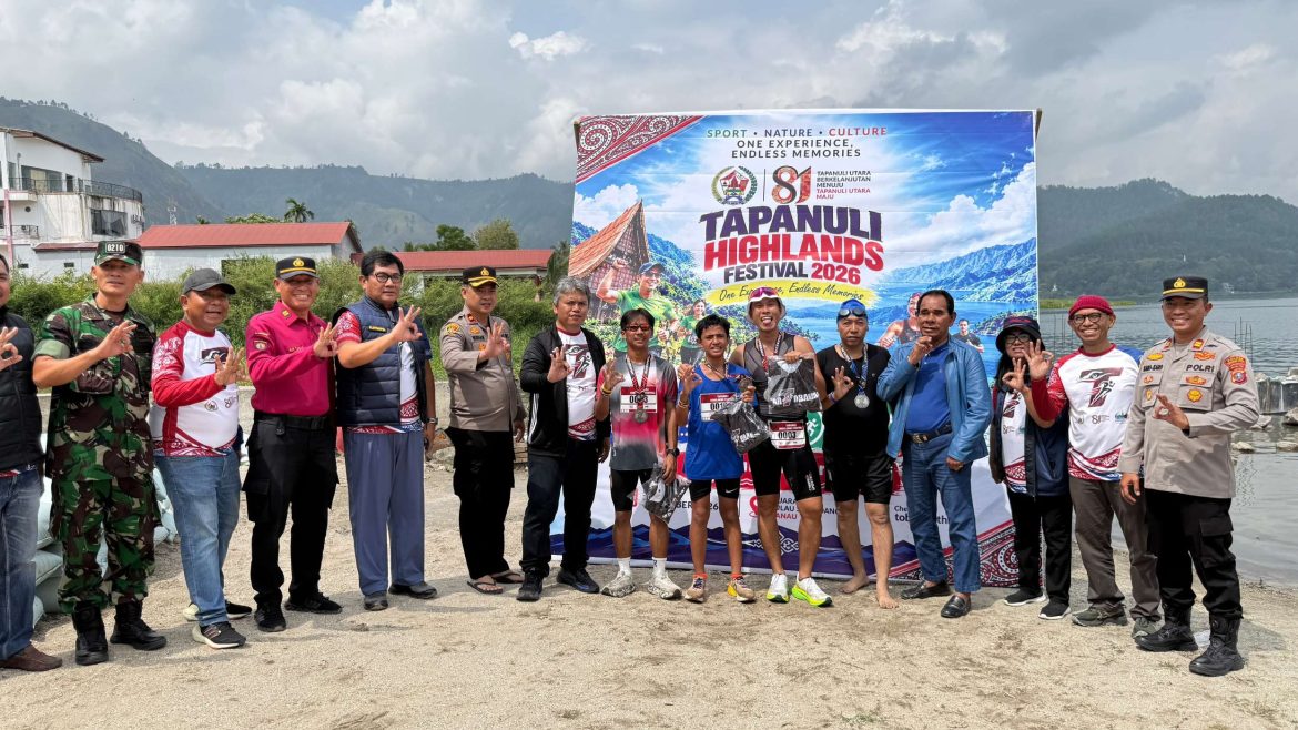 Dorong Sport Tourism Danau Toba, Bupati Taput Buka Tapanuli Highlands Festival 2026 dan Ikut Berenang Sibandang–