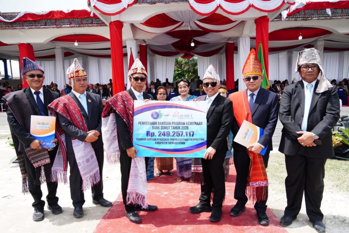 Hari Jadi ke-81 Taput Semakin Meriah, Pemkab Serahkan Beragam Penghargaan dan Bantuan  ‎
