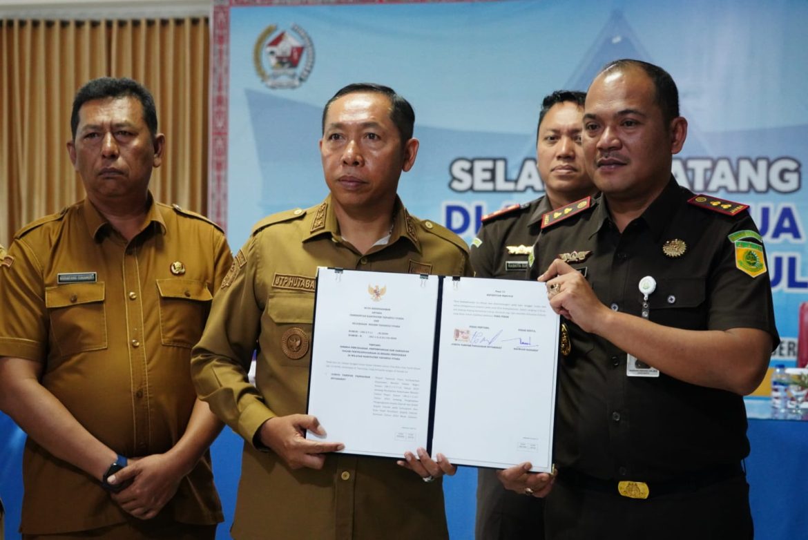 Perkuat Integritas Dunia Pendidikan, Bupati JTP Hutabarat Hadiri Peluncuran Program “Jaksa Sahabat Pendidik”  ‎ 