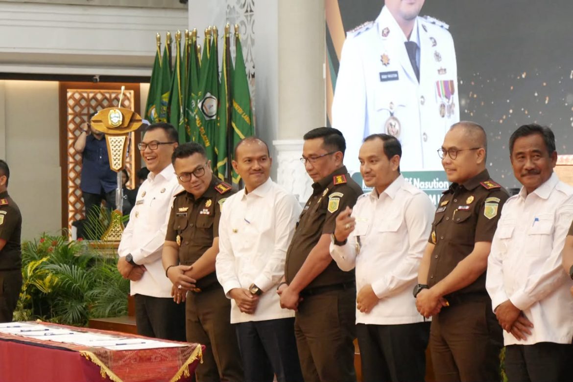 Wali Kota Tanjungbalai Menandatangani MoU “Jaksa Sahabat Pendidik” 
