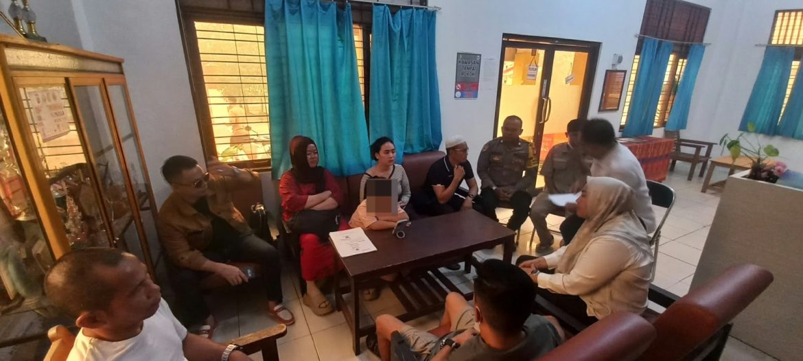 Kedepankan Musyawarah, Polsek Pahandut Dampingi Mediasi Hak Asuh Anak di Panarung