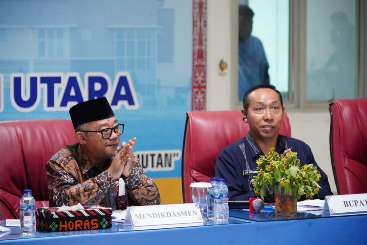 Bupati Taput dan Mendikdasmen RI Gelar Dialog Pendidikan Bersama Guru dan Kepala Sekolah, Bahas Penguatan Mutu Pendidikan   ‎