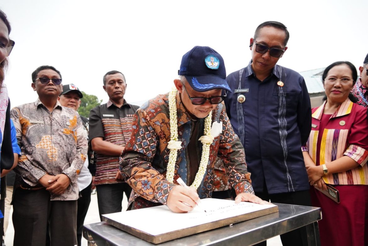Pemkab Taput Dampingi Mendikdasmen Tinjau Sekolah dan Gelar Dialog Pendidikan  ‎