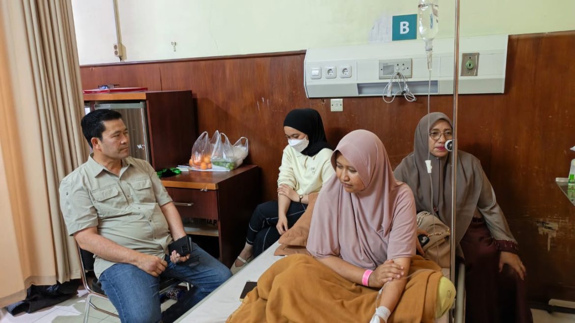 HAILI YOGA DAN RISNAWATI JENGUK BIDAN RAHMAYANTI DI MEDAN