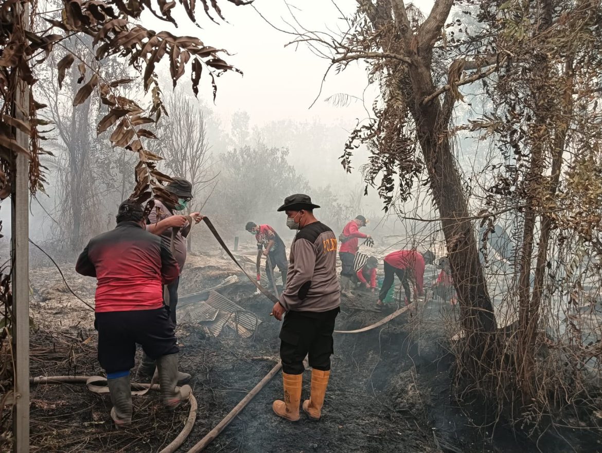 Angin Kencang dan Minim Air Hambat Pemadaman Karhutla di Kalampangan