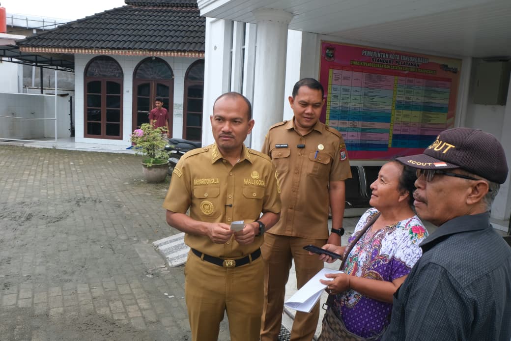 Wali Kota Tanjungbalai Mahyaruddin Salim Sidak Ke Dinas Dukcapil