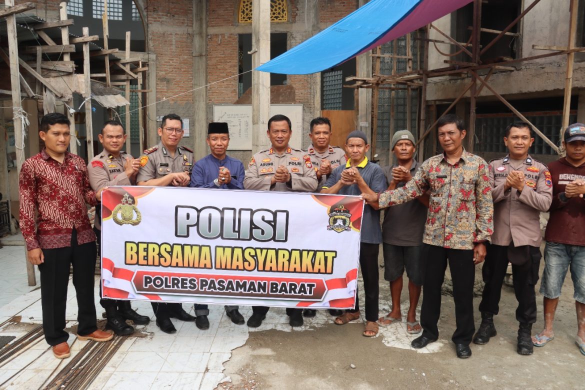 Perkuat Silaturahmi, Kapolres Pasaman Barat Pimpin Gotong Royong Pembangunan Masjid dan Salurkan Bantuan Material   