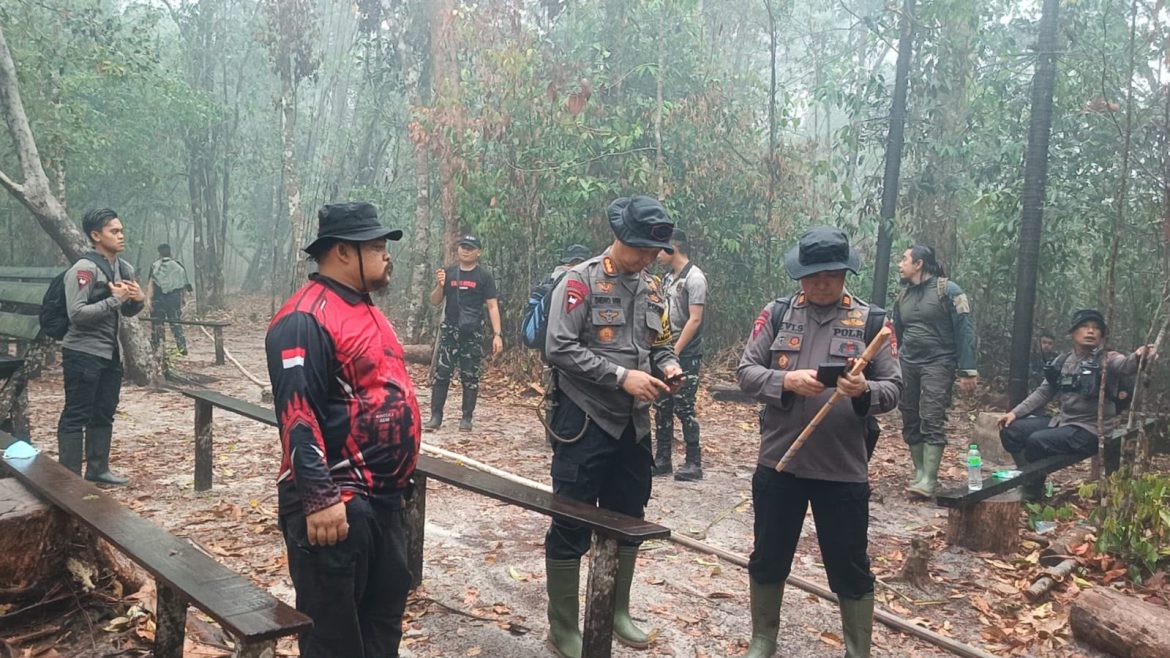 Dansatbrimob Polda Kalteng Cek Dan Pantau Langsung Kondisi Karhutla Di Tanjung Puting