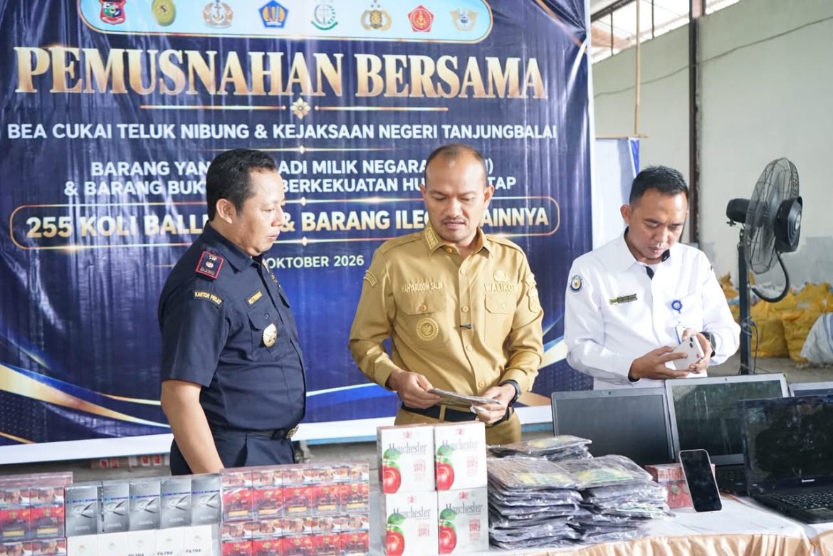 Wali Kota Tanjungbalai Hadiri Barang Bukti Yang Berkekuatan Hukum Tetap oleh Bea dan Cukai serta Kejari Tanjungbalai