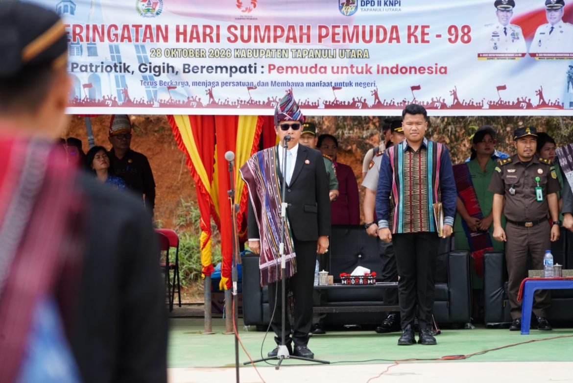 Bupati Taput Pimpin Upacara Hari Sumpah Pemuda ke-98 di Menara Pandang Salib Kasih‎  ‎