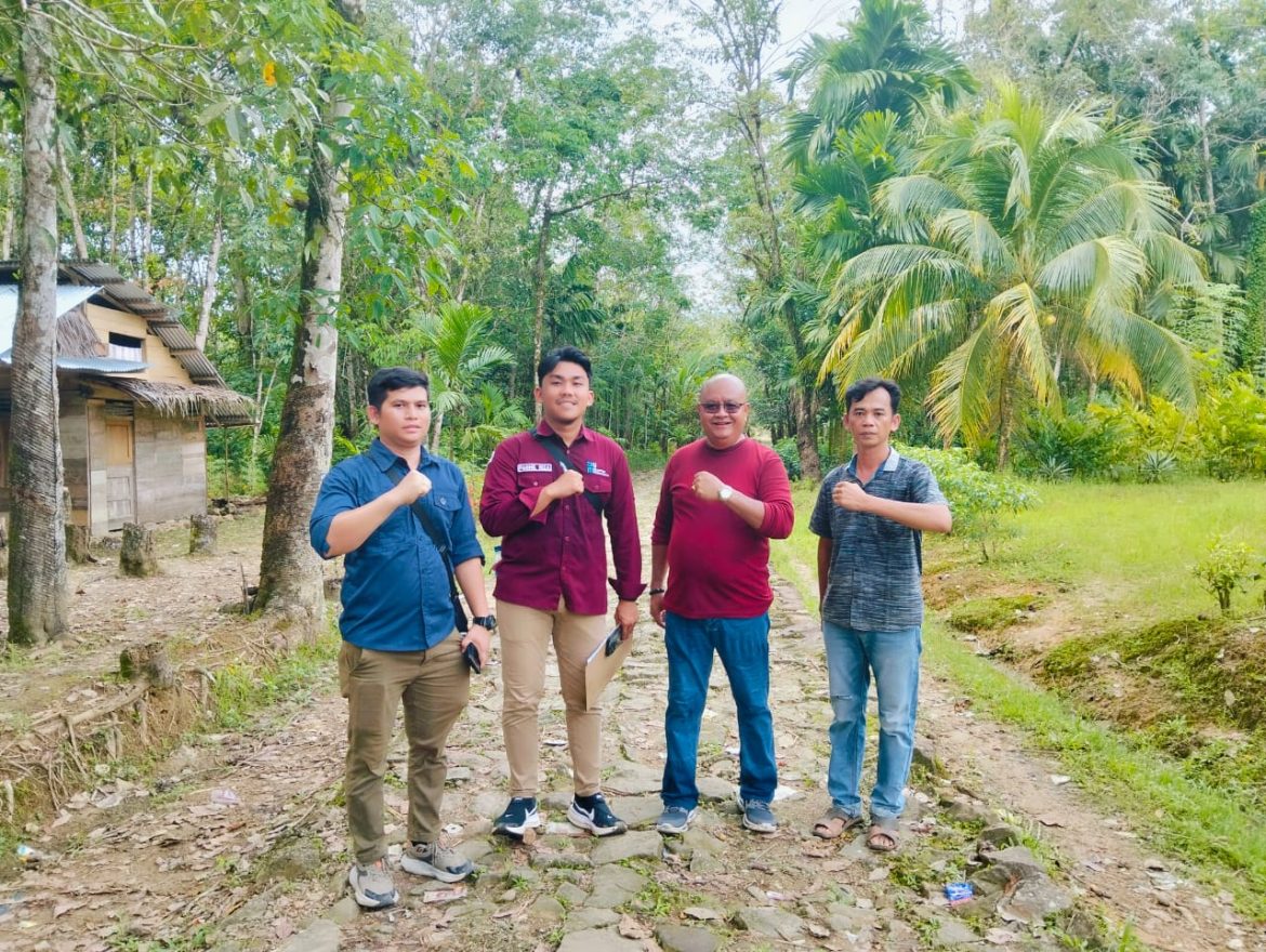 Petugas PLN Tinjau Jalur Jaringan Listrik, Sejumlah Desa di Nias Utara Berpeluang Terjangkau Listrik